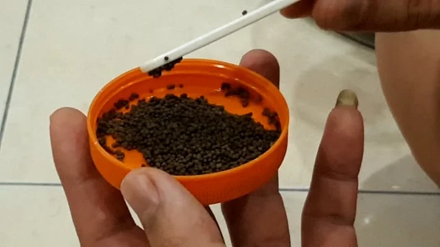 Unlock Aquatic Excellence with Effective Microorganism 500ml: EM4 A Probiotic Revolution for Your Aquarium 4 Apply EM to Fish Pellet